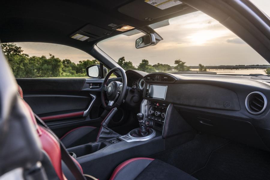 Интерьер Toyota GT 86 TRD 2019 года  (NA) (фото 3 из 24)